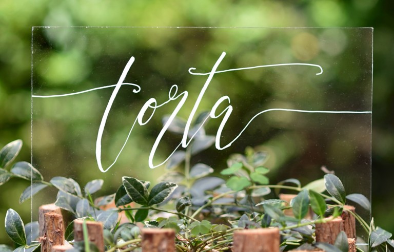 Esküvői desszertes asztal hangulattáblái 