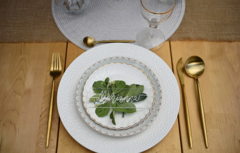 Plexi poháralátét, ültetőkártya