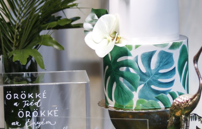 Esküvői desszertes asztal hangulattáblái 