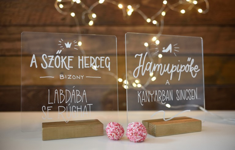 Vicces táblakettős főasztalra 