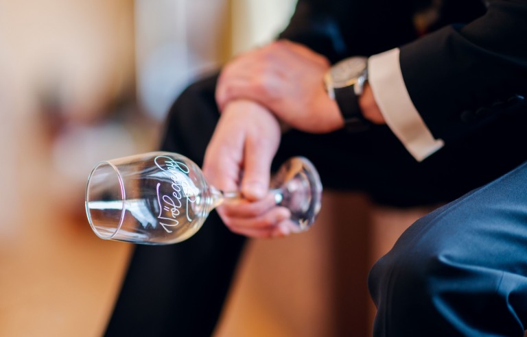 Borospohár feliratozása