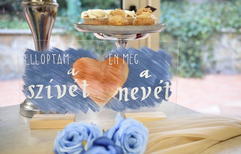 Vicces táblakettős főasztalra 