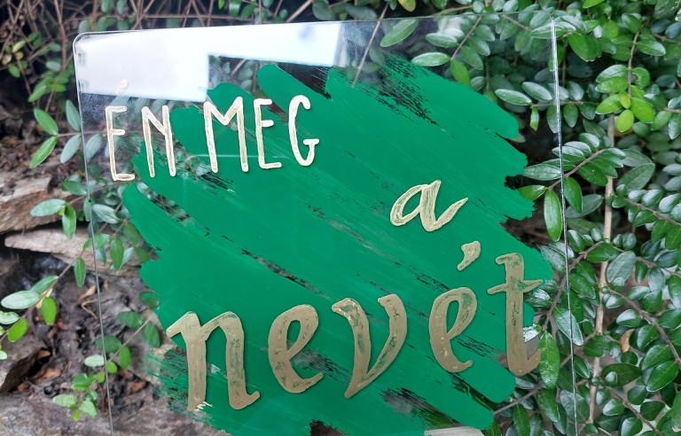 Vicces táblakettős főasztalra 