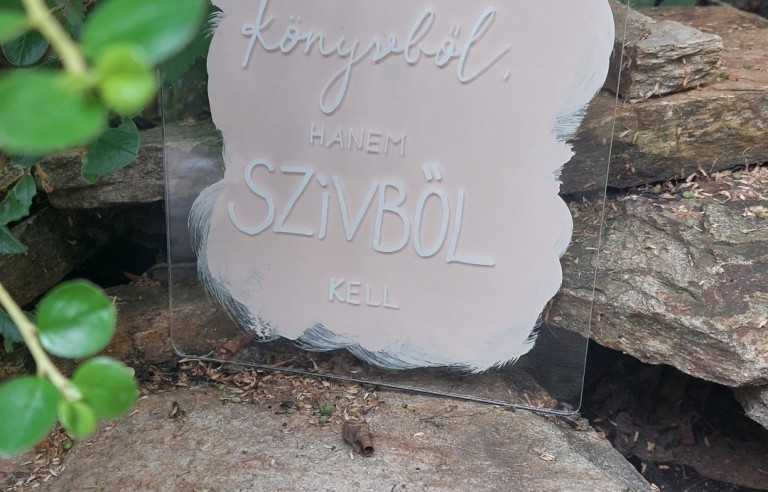 Köszöntő / emléktábla 
