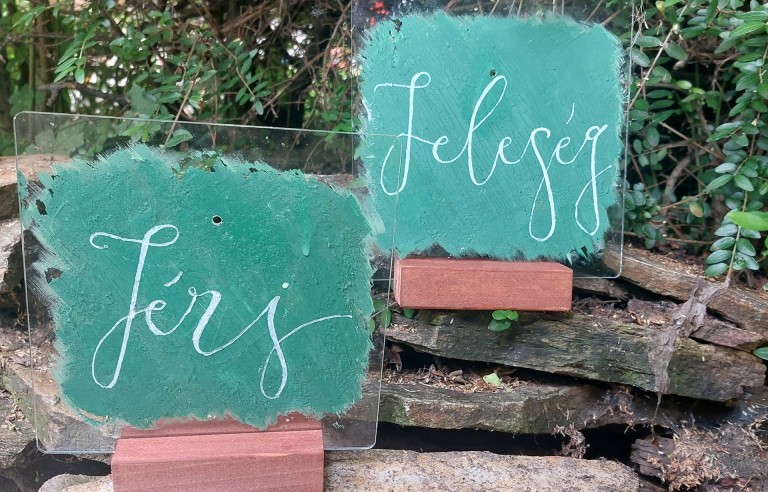 Vicces táblakettős főasztalra 