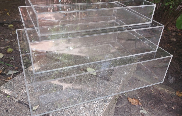 Lapos plexi dekorelem