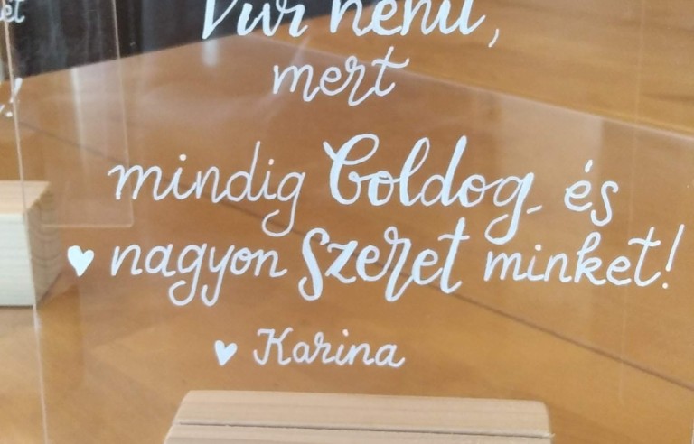 Köszöntő / emléktábla 